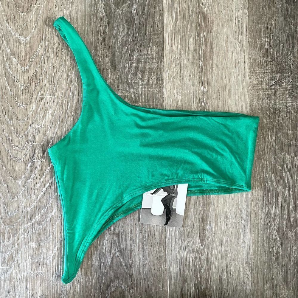 NWT Naked Wardrobe Smooth Side Asymmetrical Crop Top - Size: Medium - Picture 3 of 7